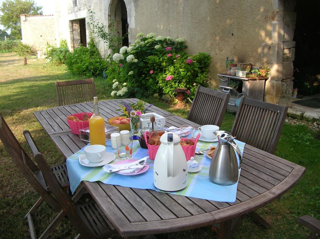 Bed and Breakfast Le Logis De La Poupeliere Vouhe  Екстер'єр фото